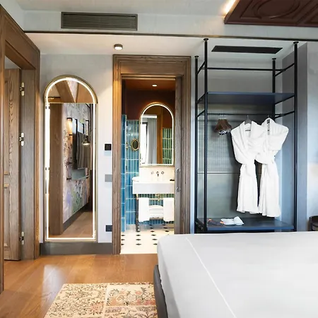 Hotel Canopy By Hilton Taksim 4*