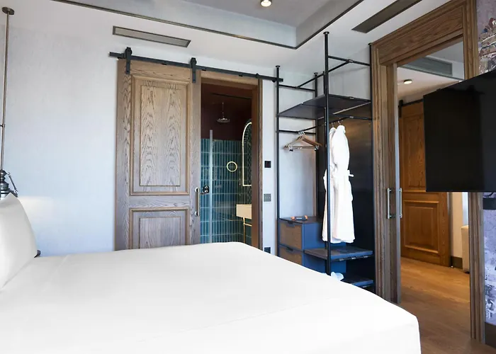 Canopy By Hilton Taksim 4*